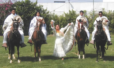 Marinera y caballos de paso